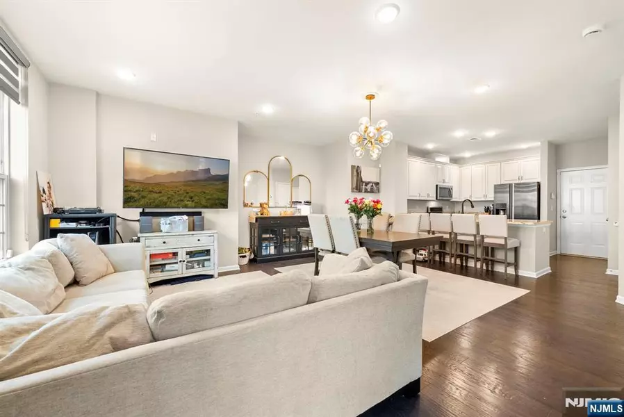 102 Wesmont DR #3912, Wood Ridge, NJ 07075