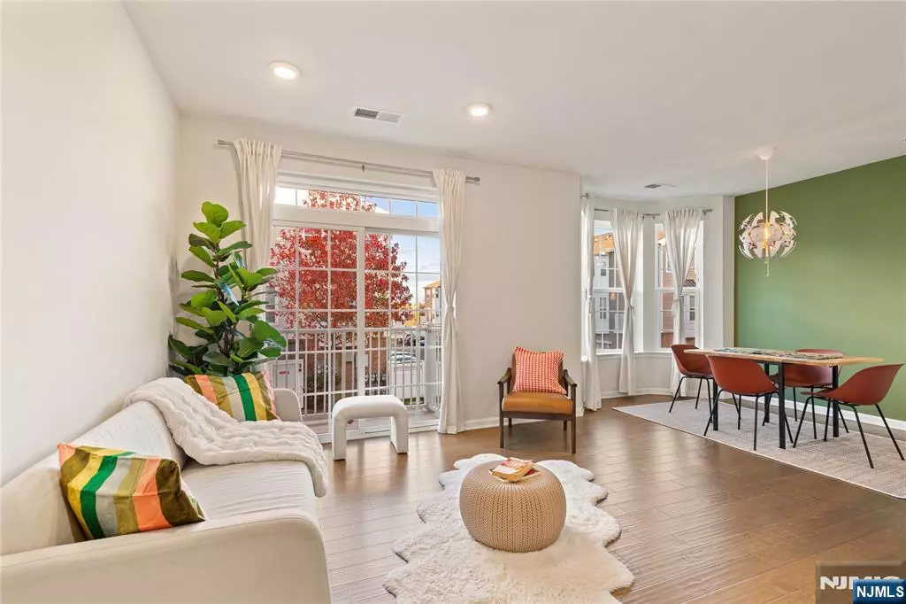 Wood Ridge, NJ 07075,43 Wesmont DR #1712