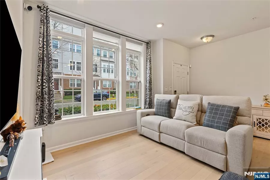 73 Wesmont DR #1811, Wood Ridge, NJ 07075