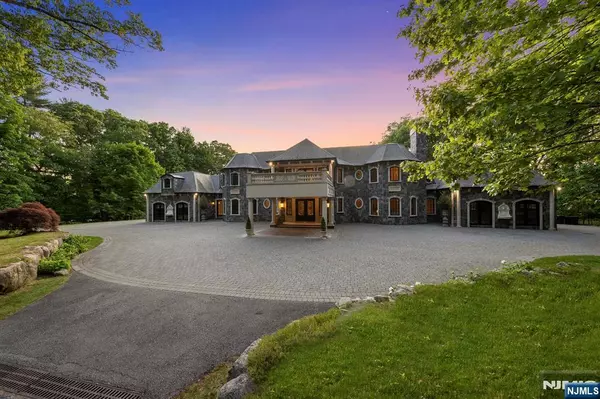 105 Chestnut Ridge RD, Saddle River, NJ 07458