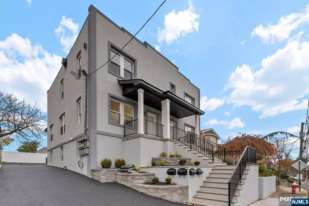 Ridgefield, NJ 07657,743 Kingsland AVE #1