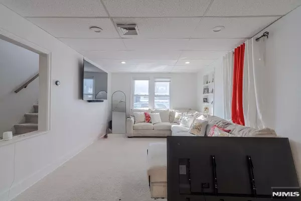 North Arlington, NJ 07031,612 Schuyler AVE