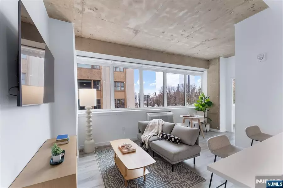 10 Commerce CT #2G, Newark, NJ 07102