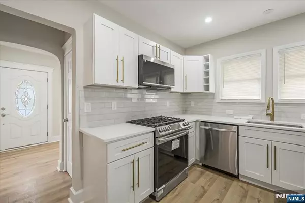 Paterson, NJ 07504,343 17th AVE