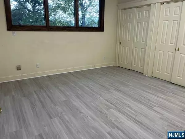 Glen Rock, NJ 07452,300 Harristown RD #1st floor