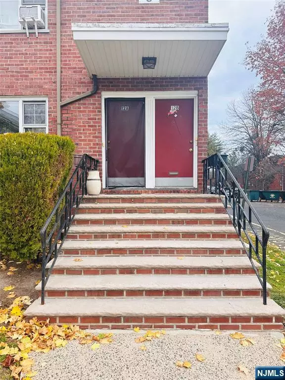 241 W Passaic ST #12B, Rochelle Park, NJ 07662
