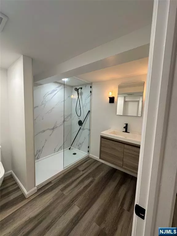 East Orange, NJ 07018,233 Clinton ST