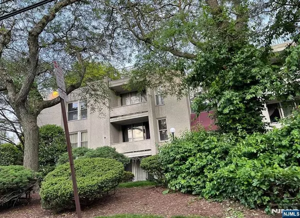Nutley, NJ 07110,448 River RD