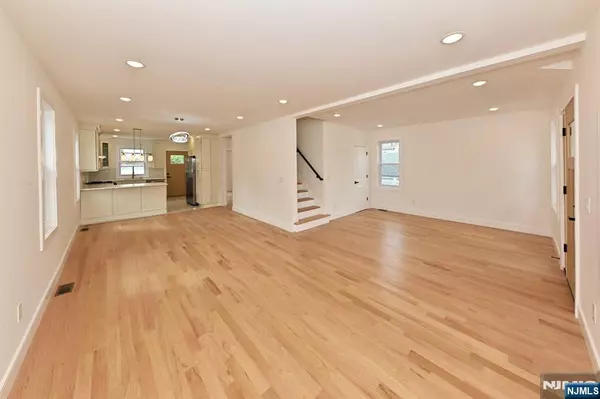 Clifton, NJ 07011,165 E 2nd ST