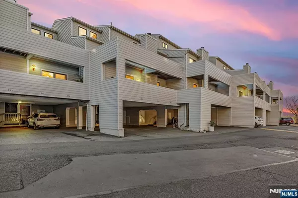 750 Mainsail LN, Secaucus, NJ 07094