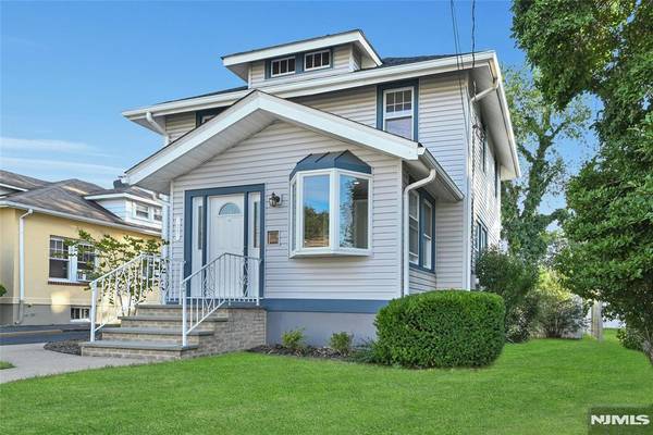 25 Marinus ST, Rochelle Park, NJ 07662