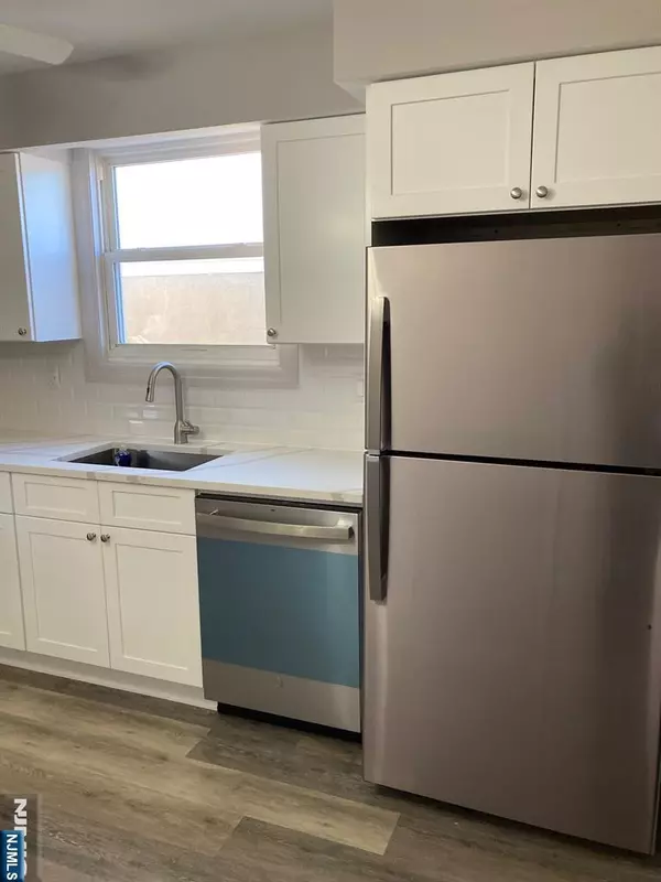 East Rutherford, NJ 07073,9 Enoch ST