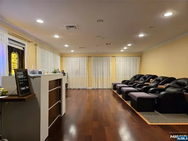 Emerson, NJ 07630,348 Kinderkamack RD