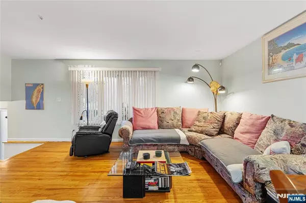 Paramus, NJ 07652,366 Forest AVE