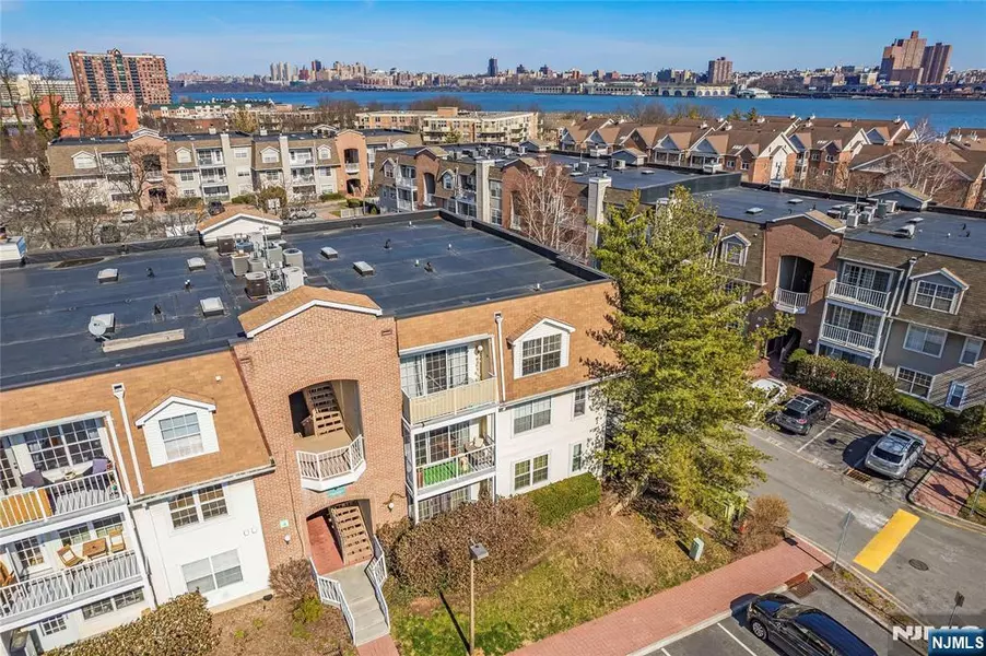 100 Crown CT #482, Edgewater, NJ 07020