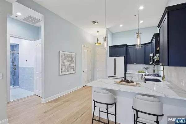 Bloomfield, NJ 07003,186 Walnut ST #114