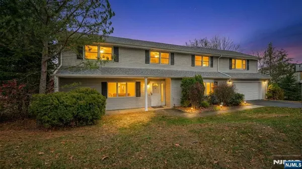 12 Clinton LN, Wayne, NJ 07470