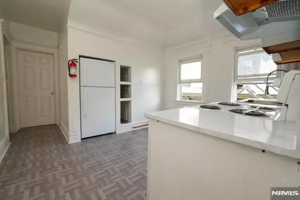 Newark, NJ 07108,26-28 Treacy AVE #3