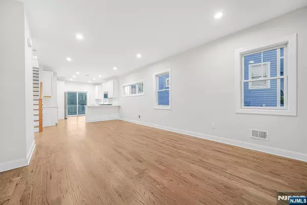 Boonton Town, NJ 07005,18 Birdie LN