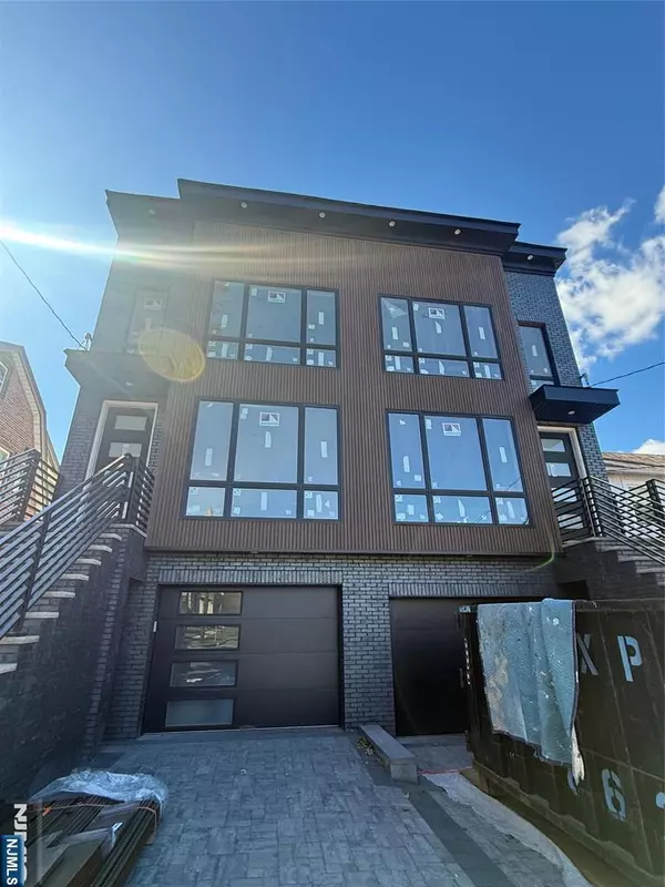 30 Edsall BLVD #B, Palisades Park, NJ 07650