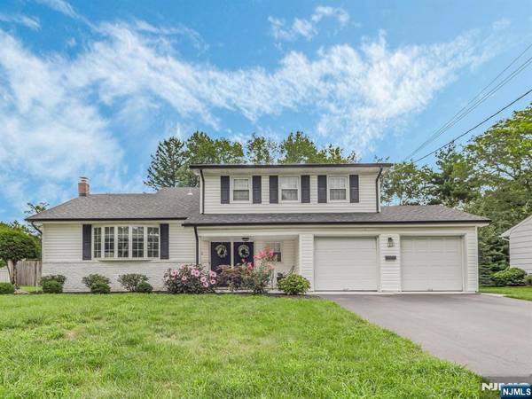 202 Andover DR, Wayne, NJ 07470