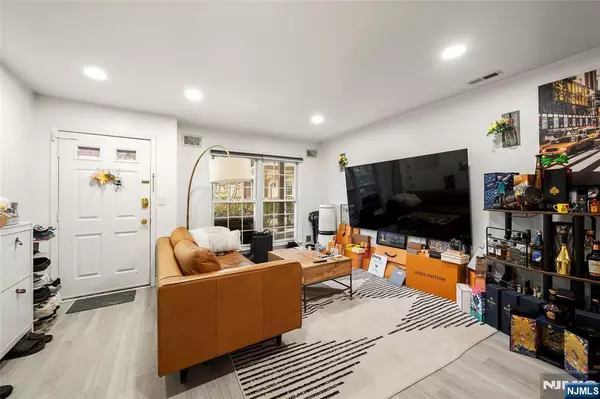 Fort Lee, NJ 07024,1420 Westgate DR