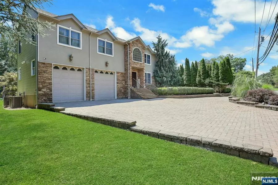 215 White AVE, Old Tappan, NJ 07675