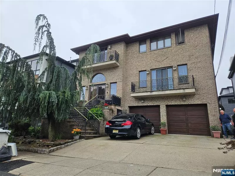56 Grant AVE ##1, Cliffside Park, NJ 07010
