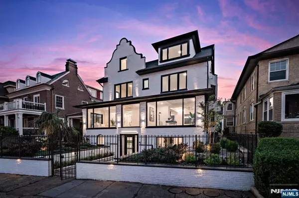 829 Boulevard East, Weehawken, NJ 07086