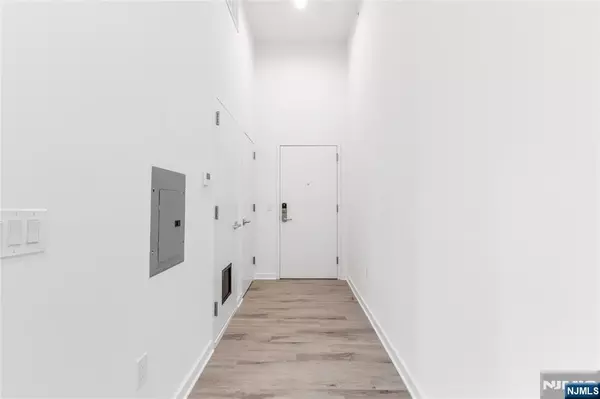 Newark, NJ 07107,70-78 Roseville AVE #2A