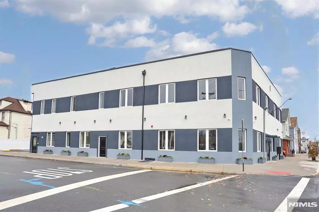 Lodi, NJ 07644,385 Passaic AVE #1