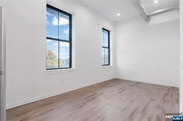 Newark, NJ 07107,70-78 Roseville AVE #3B