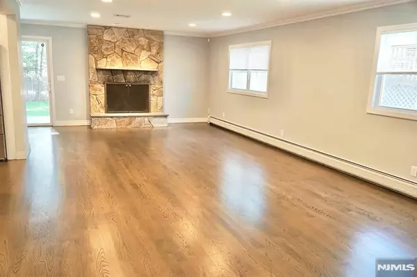 Tenafly, NJ 07670,158 Newcomb RD