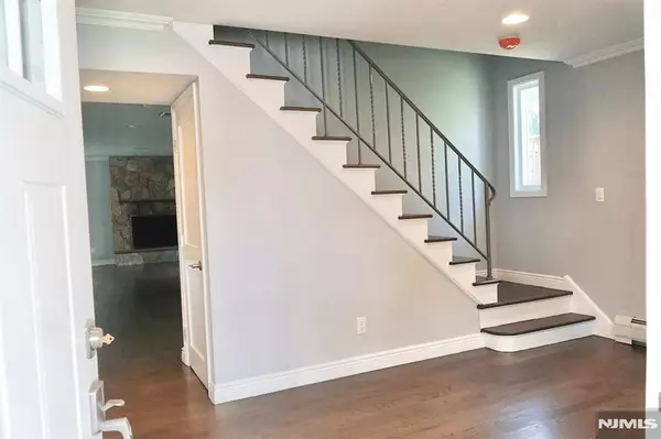 Tenafly, NJ 07670,158 Newcomb RD