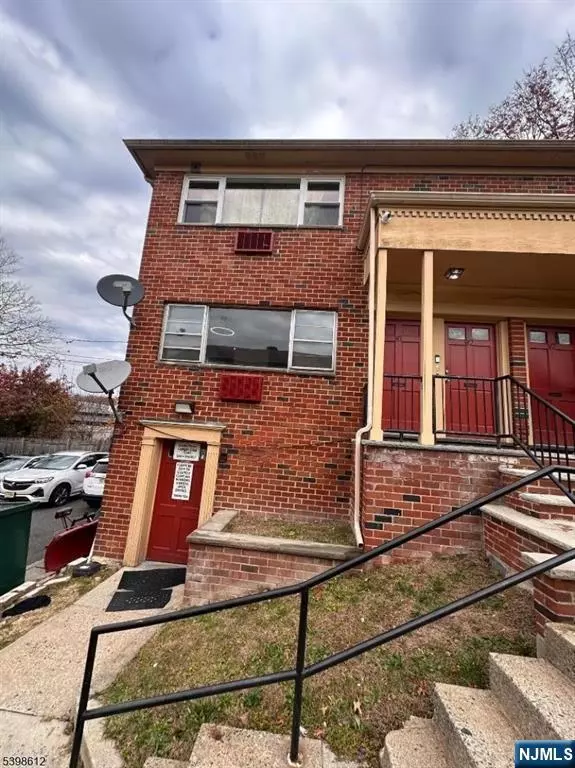 Irvington, NJ 07111,916 Stuyvesant AVE #w-1