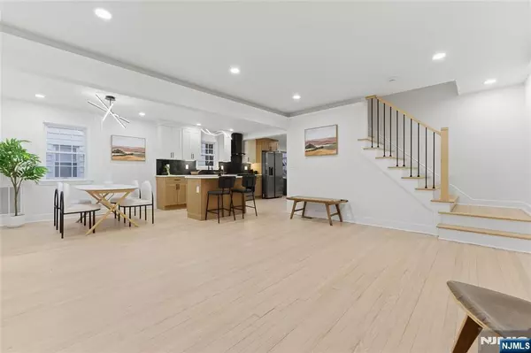 Verona, NJ 07044,33 Lincoln ST