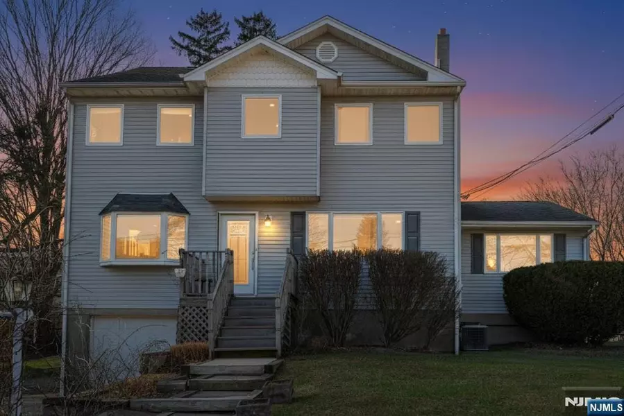 8 Tyler PL, West Milford, NJ 07421