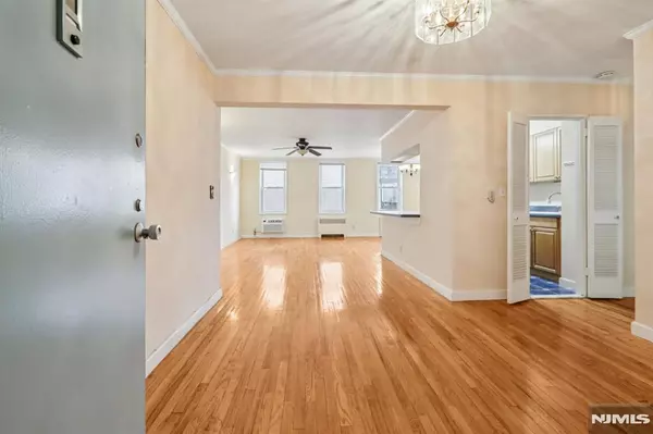 Fort Lee, NJ 07024,2160 Center AVE #5N