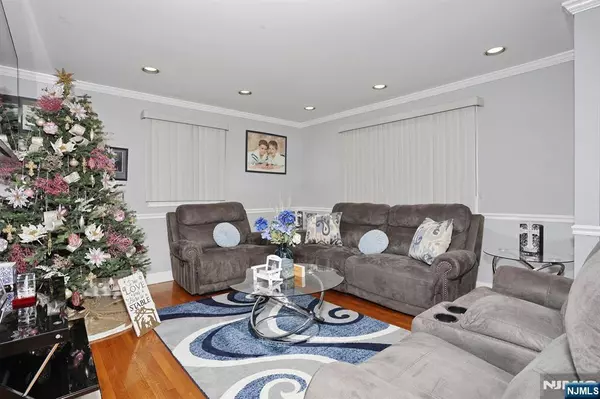 Nutley, NJ 07110,82 Bromley PL