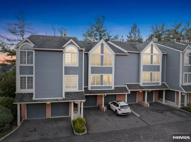 208 Cambridge DR, Ramsey, NJ 07446