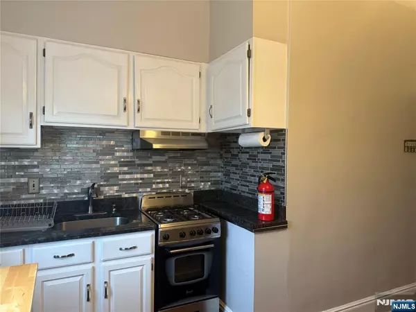 Lodi, NJ 07644,29 Pine ST #2