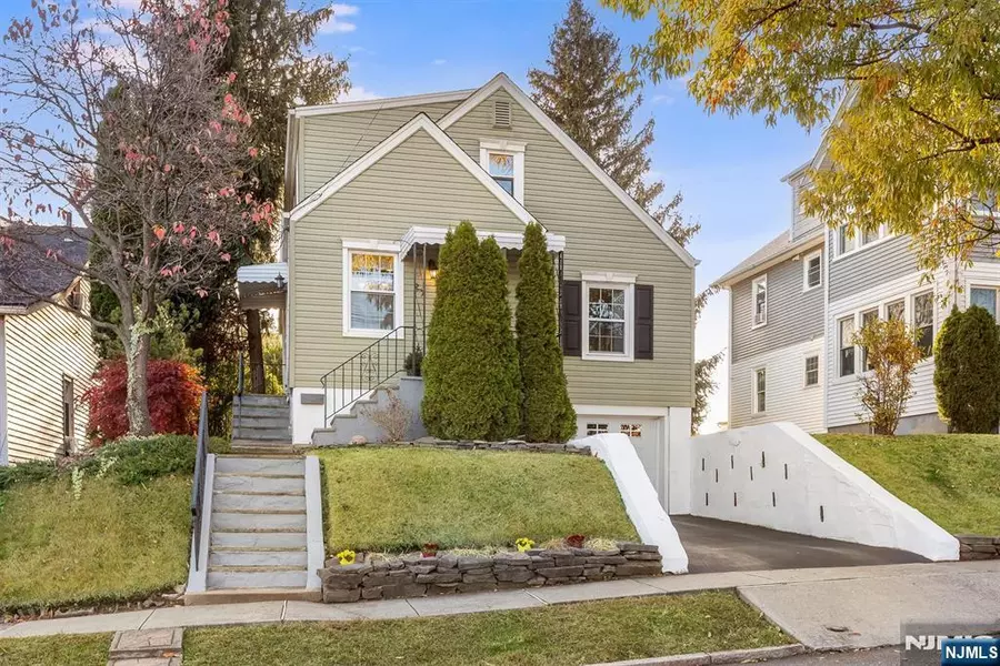 27 Gillespie RD, Bloomfield, NJ 07003