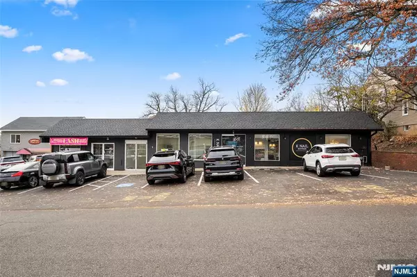 Midland Park, NJ 07432,21 Van Blarcom