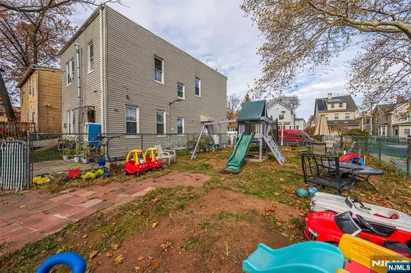 East Orange, NJ 07018,311 Elmwood AVE