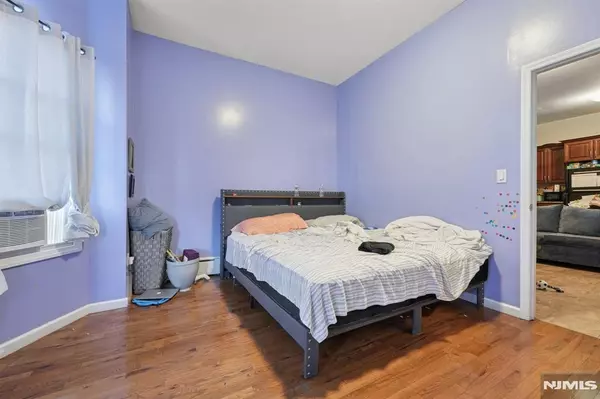 Union City, NJ 07087,717 16th ST