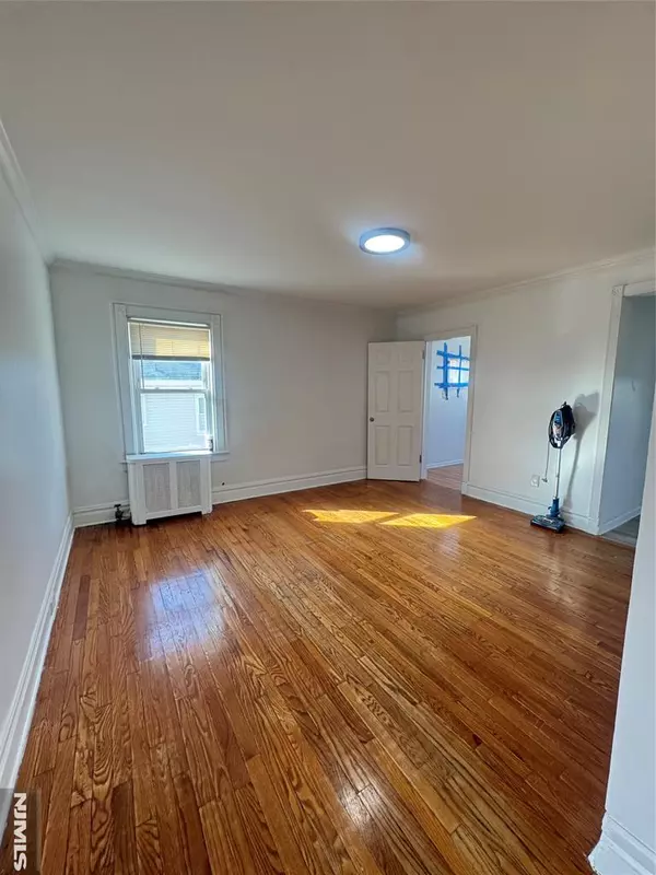 Kearny, NJ 07032,323 Devon ST #2