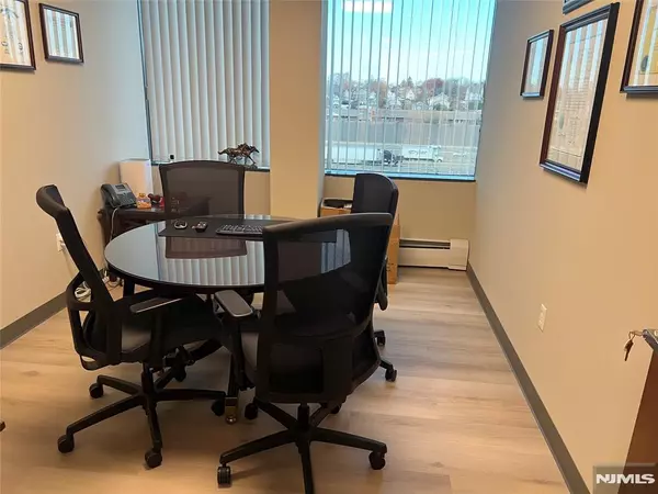 Ridgefield Park, NJ 07660,100 Challenger RD #303