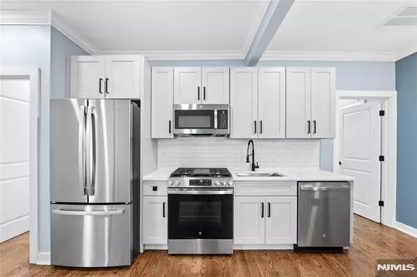 Nutley, NJ 07110,8 Essex ST