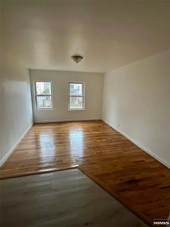 87 Main ST #D, Bergenfield, NJ 07621