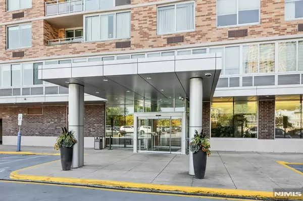 Edgewater, NJ 07020,915 Hudson PARK